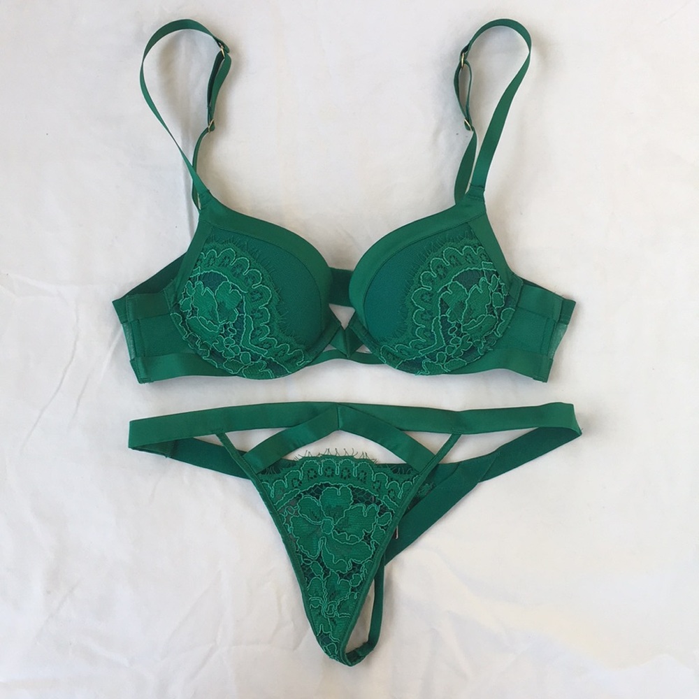 Victoria’s Secret Very Sexy Push-Up in Emerald 34A